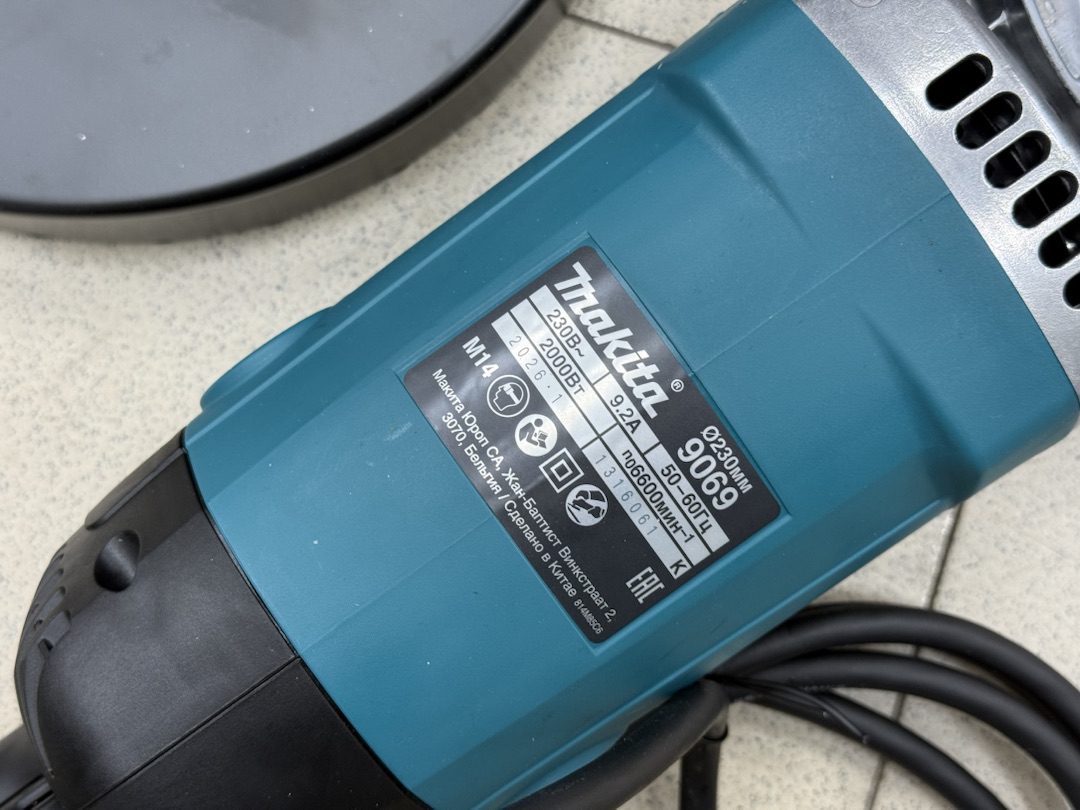 Полировальная машина Makita SA7000C