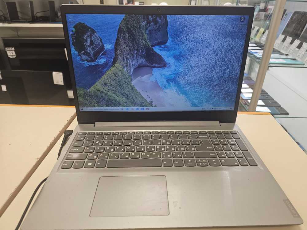 Ноутбук Lenovo; Athlon 300U, Radeon Vega 3, 4 Гб, 256 Гб, Нет