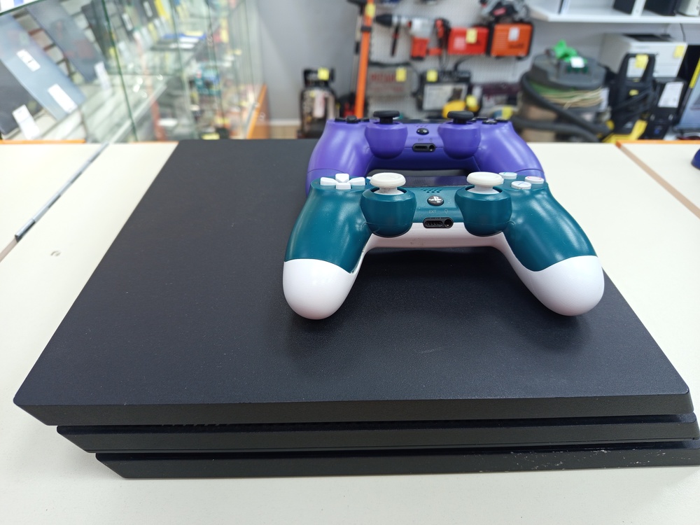 Игровая приставка PlayStation 4 Pro 1Tb