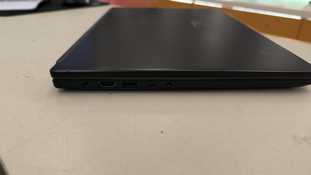 Ноутбук MSI 15b-111; I3-1115G4, Нет, 8 Гб, 256 Гб, Нет