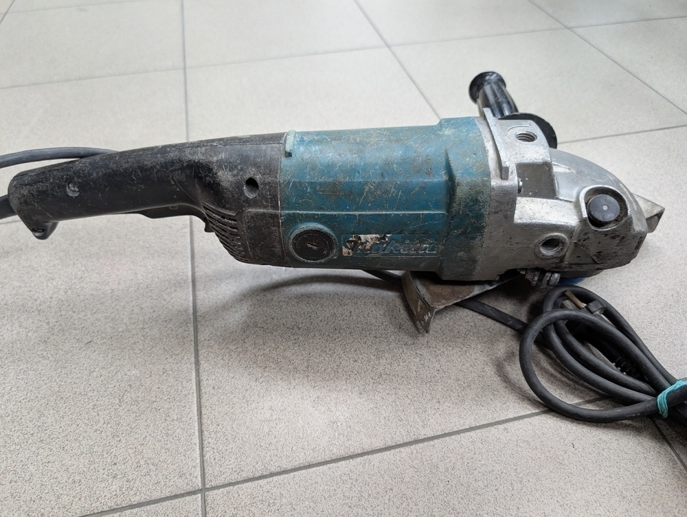Угловая шлифмашина Makita 9069/230