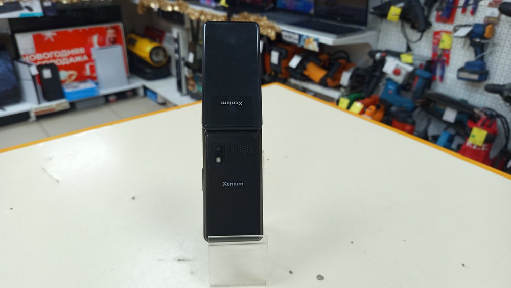 Мобильный телефон Philips X600