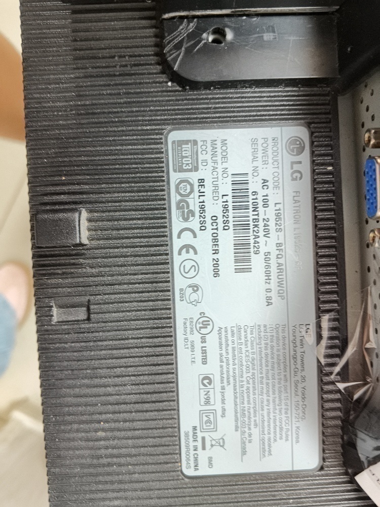 Монитор LG L1952S