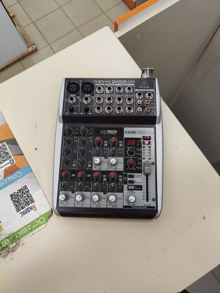 DJ микшер Behringer xenyx qx1002