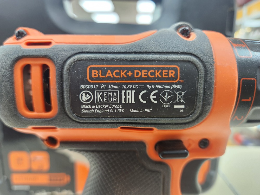 Шуруповерт Black & Decker BDCDD12 Шуруповерт Black & Decker BDCDD12