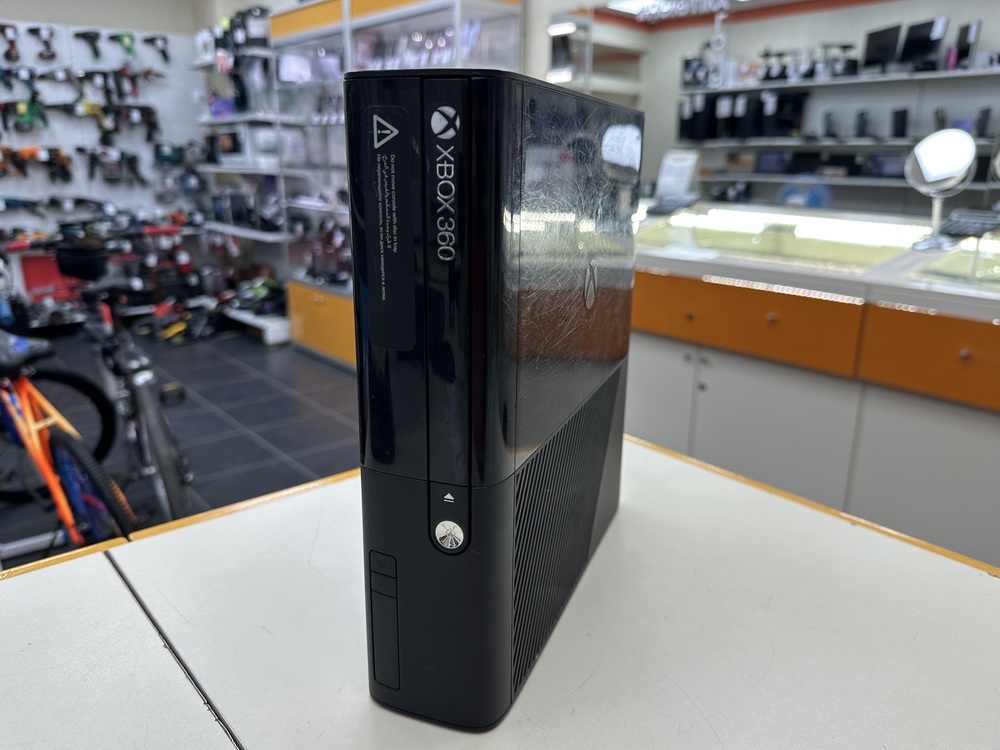 Игровая приставка Xbox 360 E