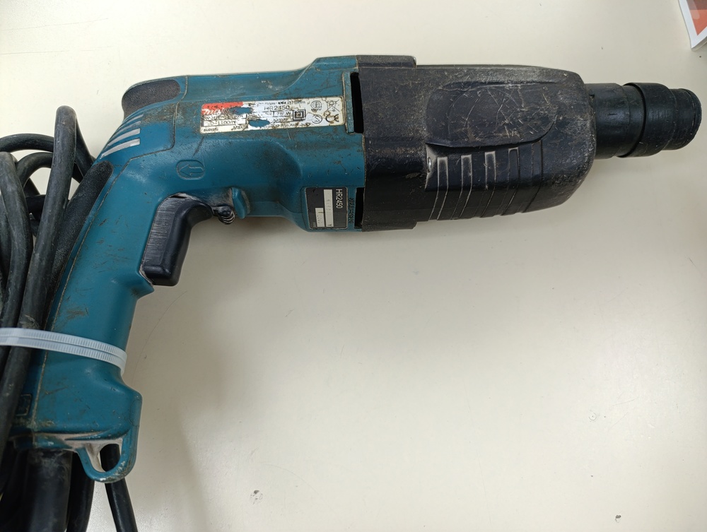 Перфоратор Makita HR 2450