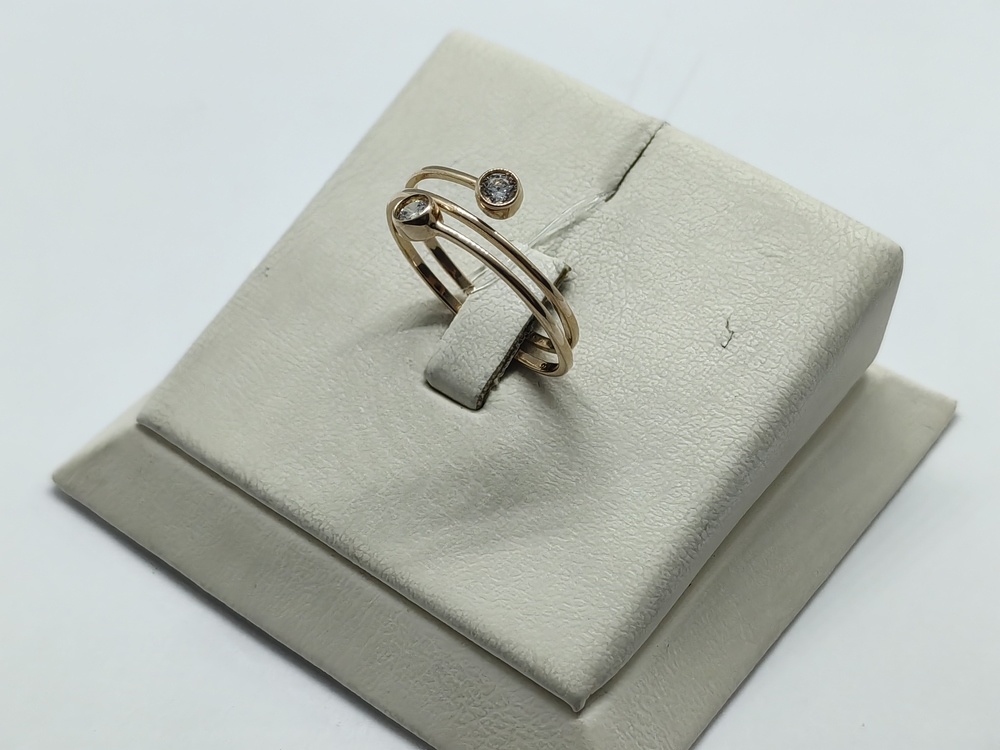 КОЛЬЦО С КАМНЯМИ (Au 585)