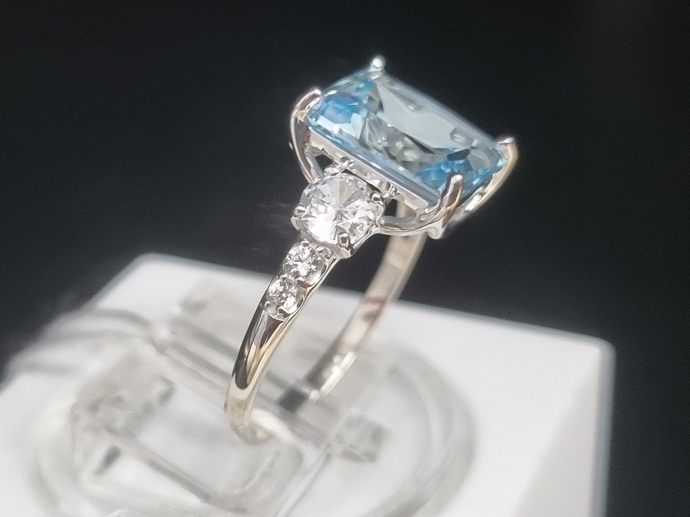 КОЛКМИ585 КОЛЬЦО С КАМНЯМИ (Au 585)