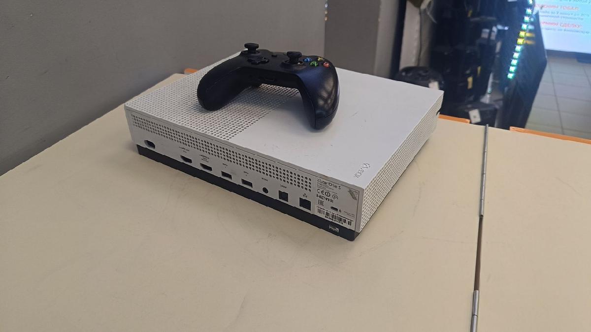Игровая приставка Xbox One S 500Gb Игровая приставка Xbox One S 500Gb