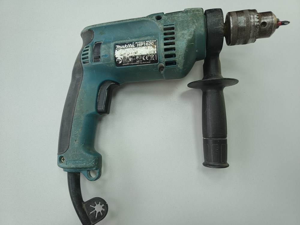 Дрель-ударная Makita HP1620.