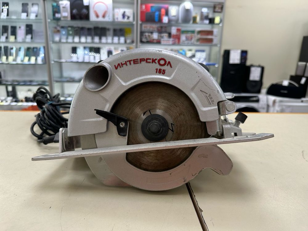 Дисковая пила Интерскол ДП-165/1200 Дисковая пила Интерскол ДП-165/1200