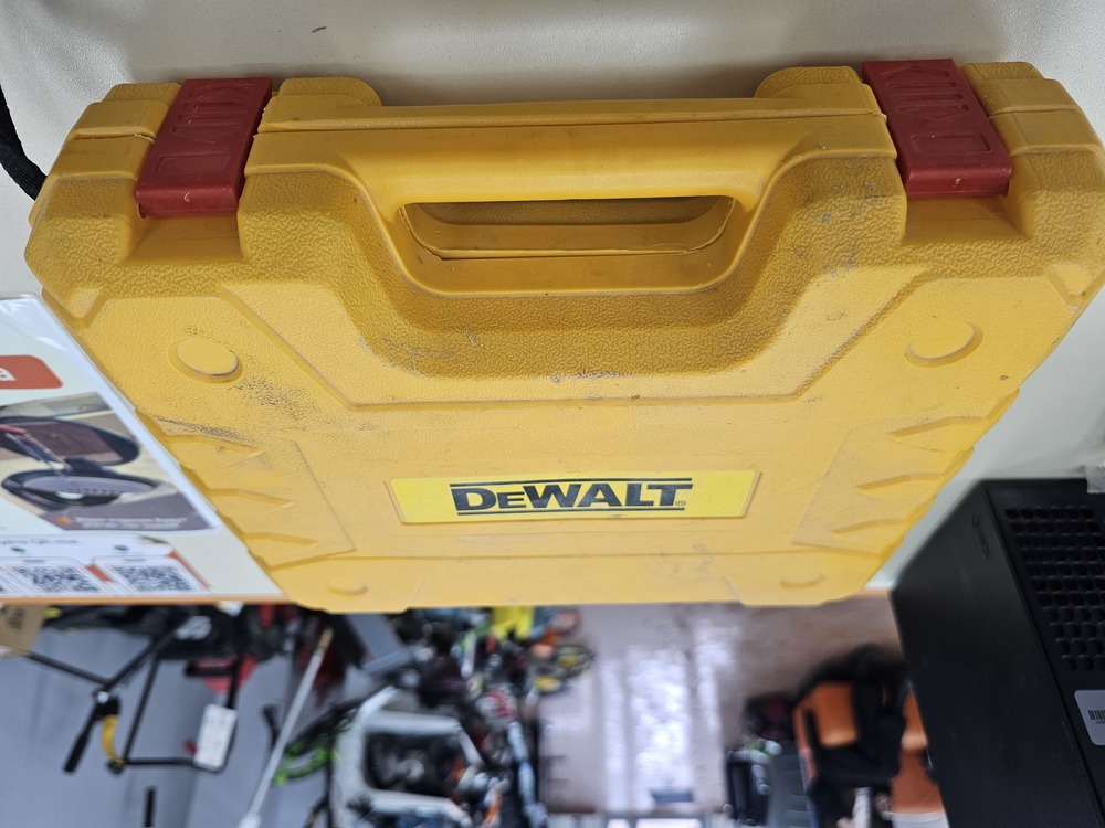 Шуруповерт Dewalt DCD701;