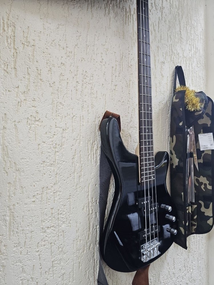 Электрогитара Ashtone ST-200