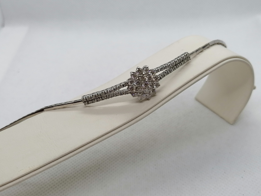 БРАСЛЕТ ЖЕСТКИЙ С КАМНЯМИ (Au 750)