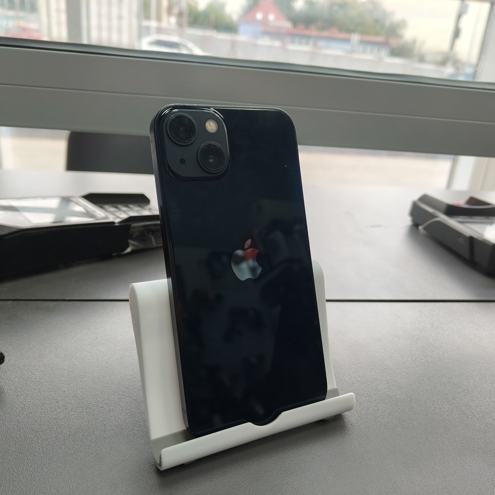 Смартфон Apple iPhone 13 128Gb