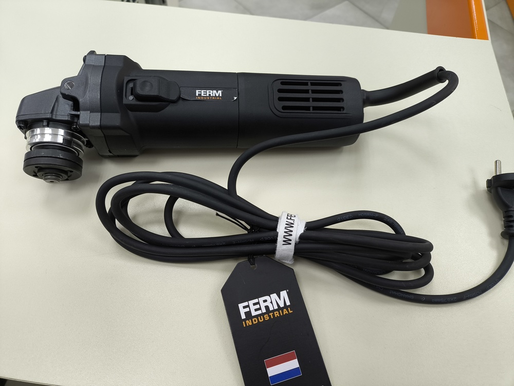 Угловая шлифмашина Ferm AGM1095P