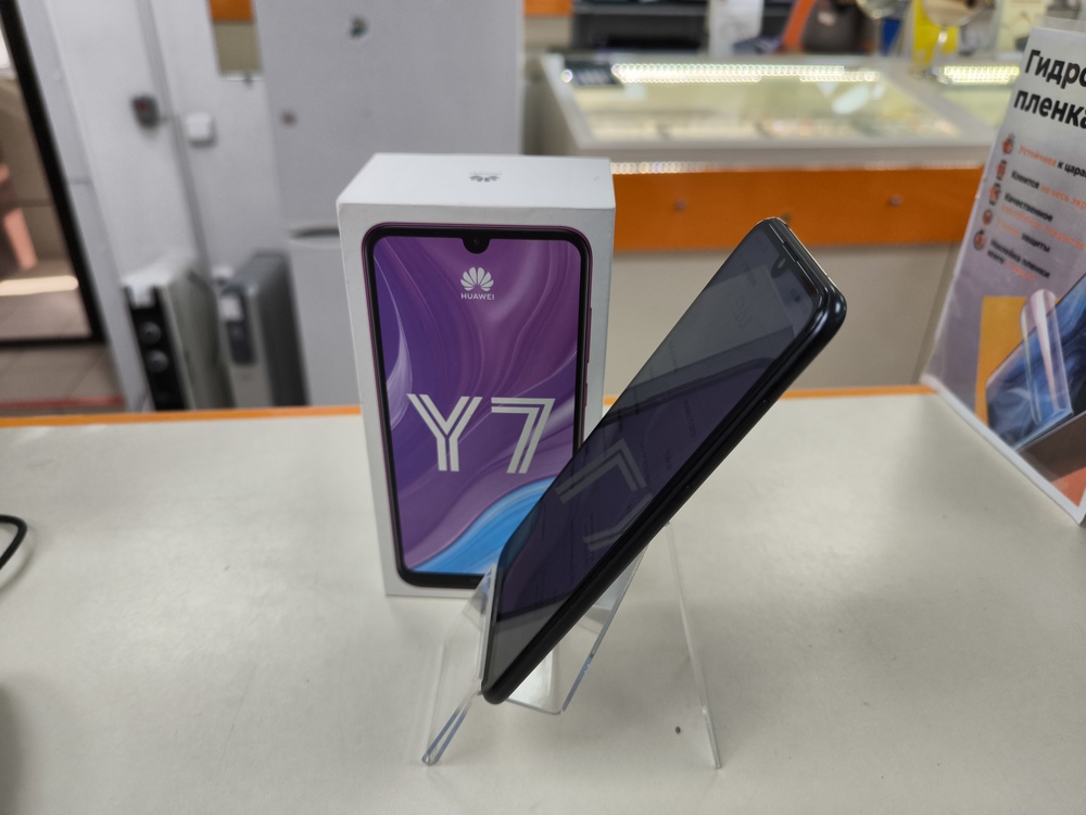Смартфон Huawei Y7 4/64