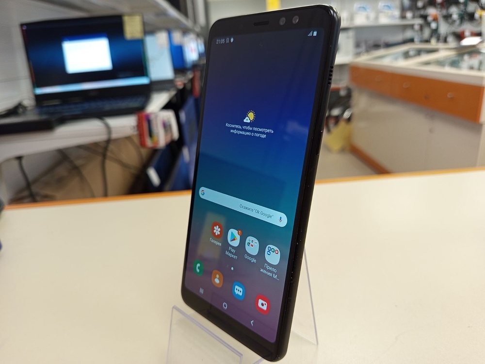 Смартфон Samsung Galaxy A8 2018 4/32