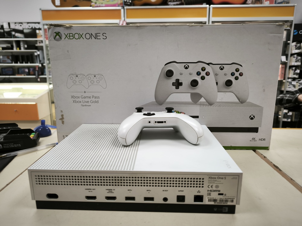 Игровая приставка Xbox One S 1TB