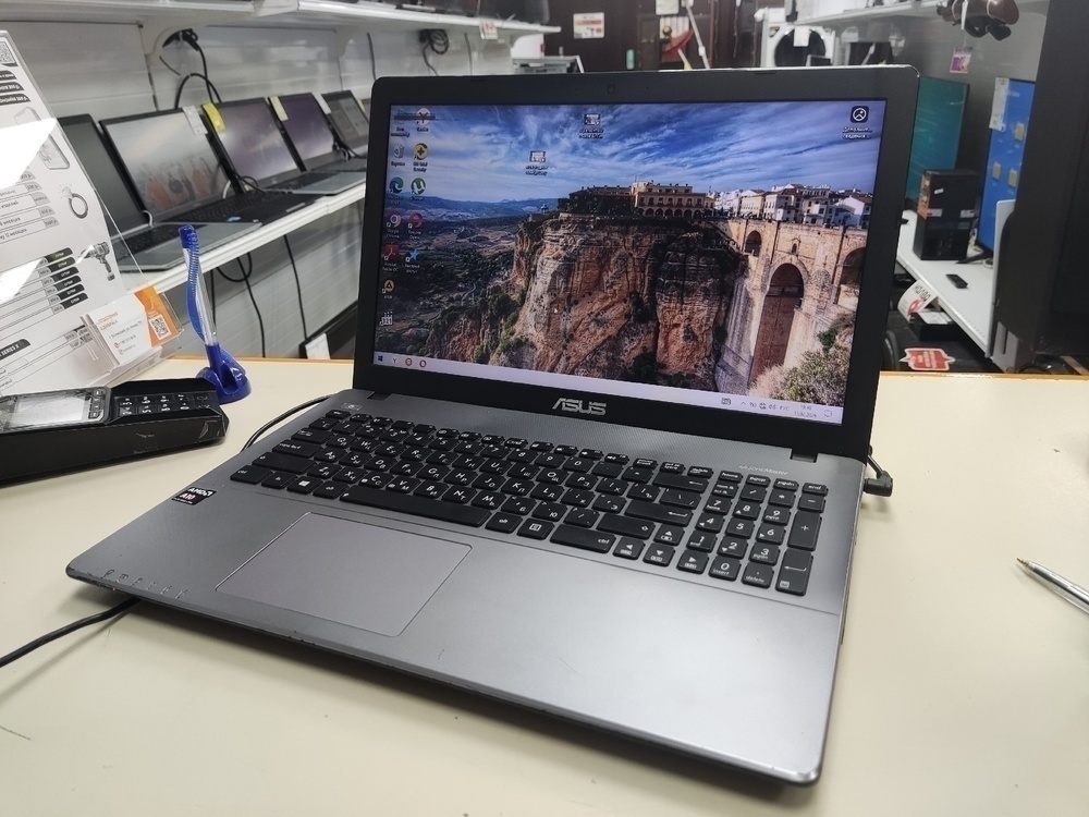 Ноутбук ASUS X550D; A10-5750M, Radeon HD 8650G, 8 Гб, Нет, 1 Tb