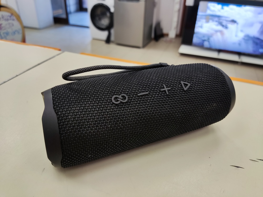 Портативная акустика JBL Flip 6;
