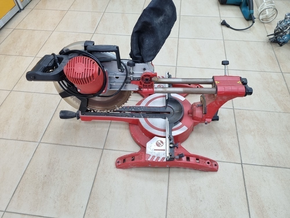 Торцовочная пила Elitech ПТ 2030К