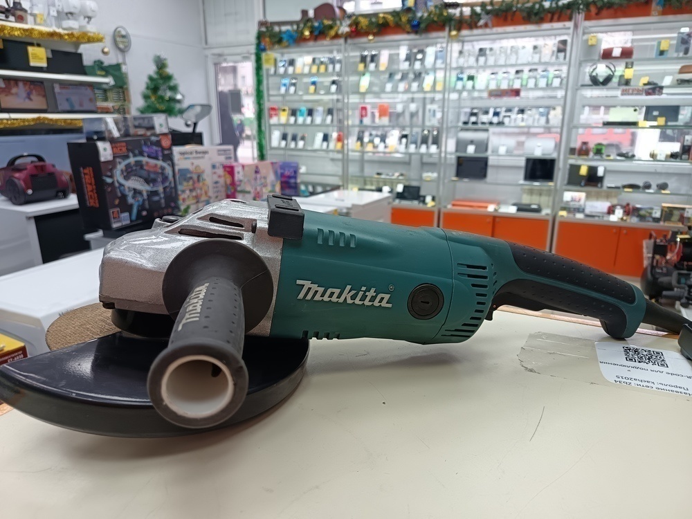 Угловая шлифмашина Makita GA9020.