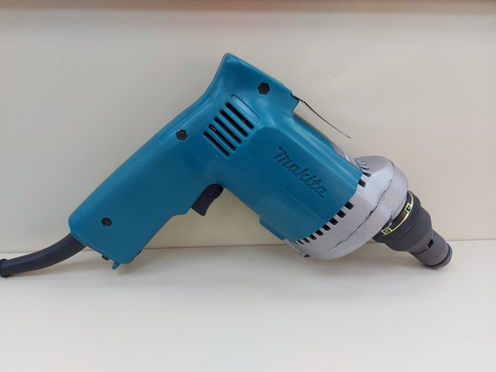 Шуруповерт Makita 6805BV