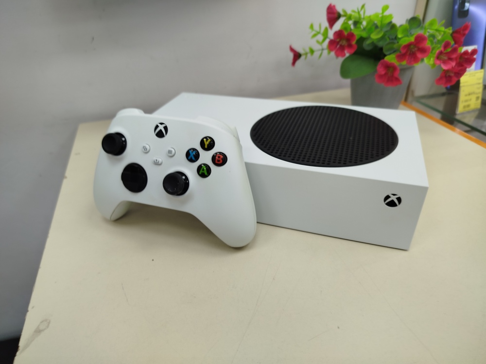 Игровая приставка Xbox Series S 512Gb SSD Игровая приставка Xbox Series S 512Gb SSD