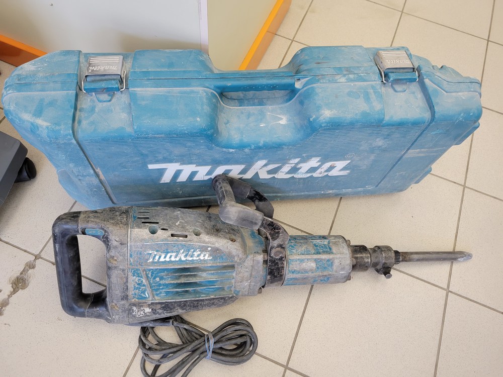 Отбойный молоток Makita HM1307C;