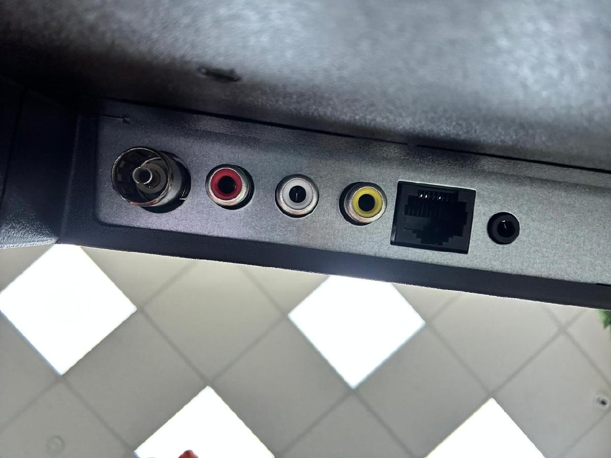 LED Телевизор BQ 32FS01B