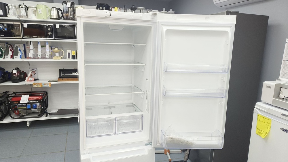 Холодильник Indesit ds318w;