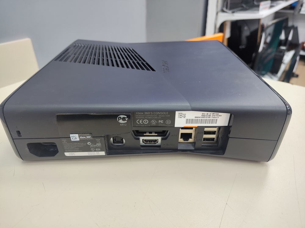 Игровая приставка Xbox 360 S