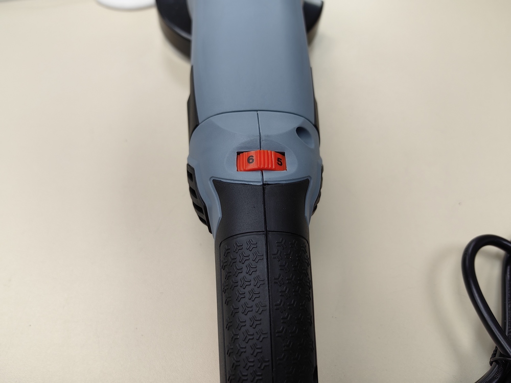 Угловая шлифмашина Электроприбор УШМ-125/1000Е