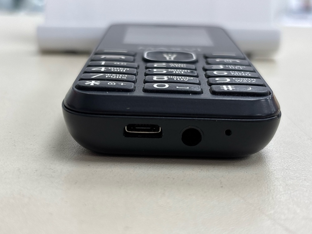 Мобильный телефон Maxvi C27