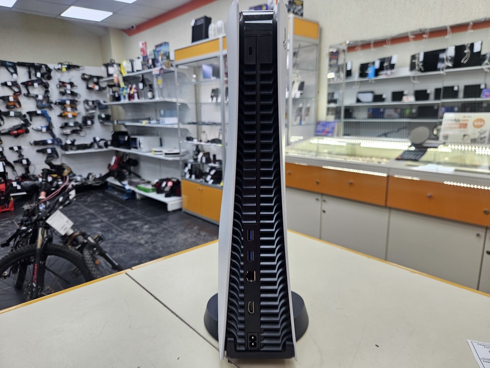 Игровая приставка PlayStation 5 825Gb (С дисководом)