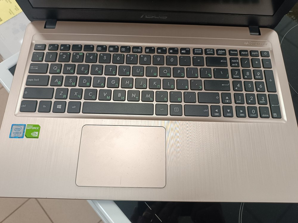 Ноутбук ASUS; Core i3-7020U, GeForce MX110, 8 Гб, 240 Гб, Нет