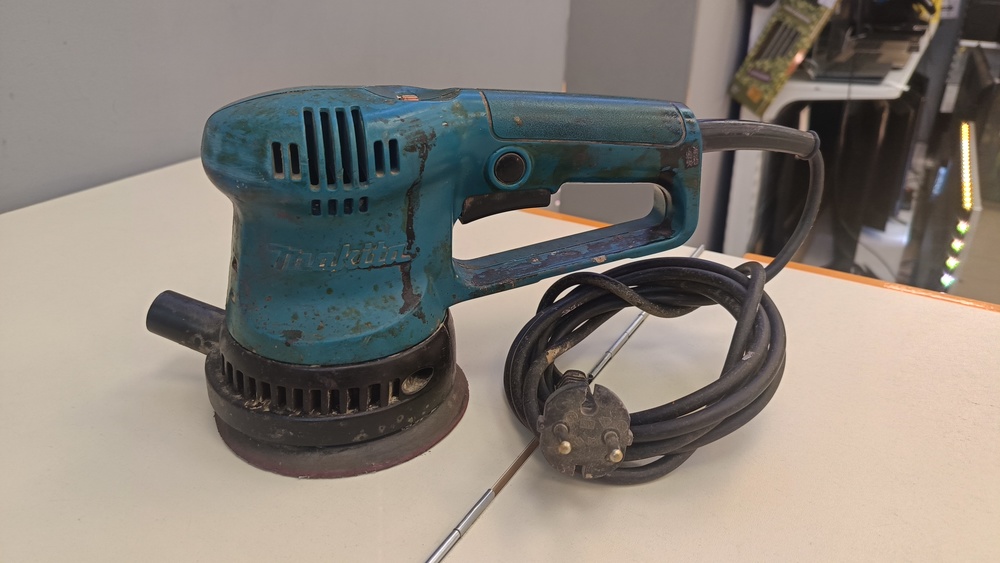 Шлифовальная машина Makita BO5020