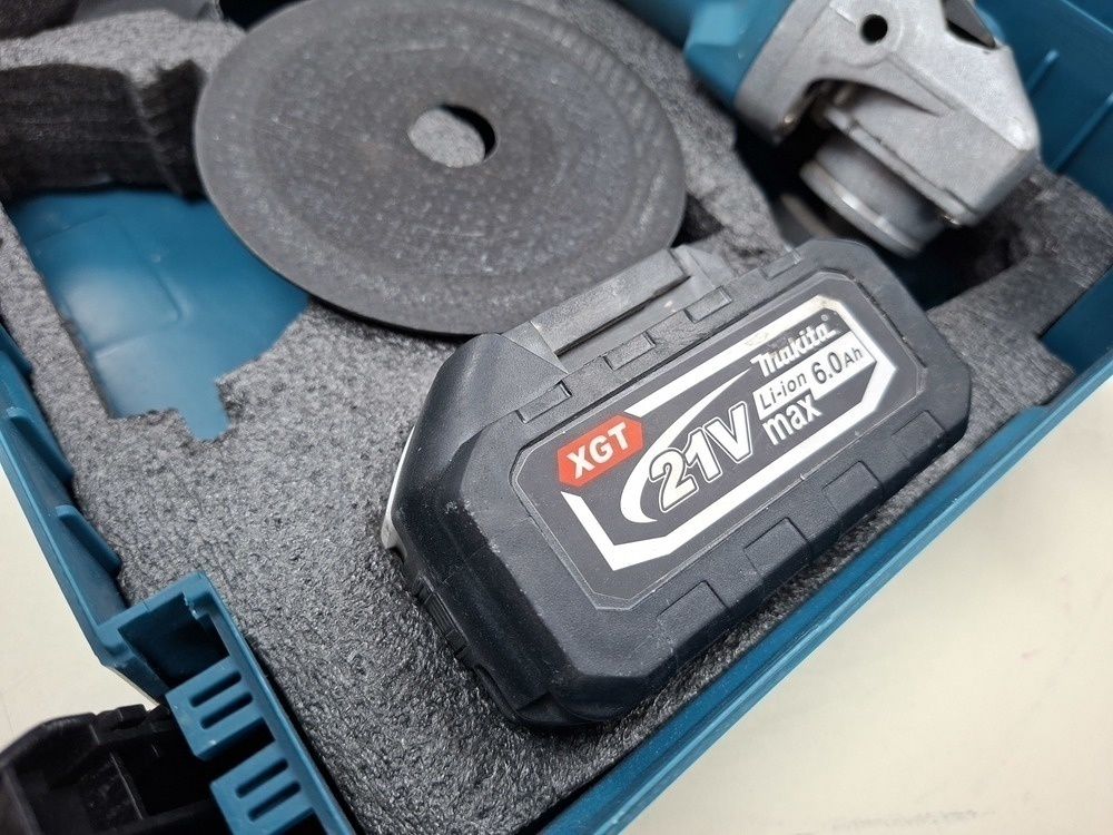 Угловая шлифмашина Makita 118V