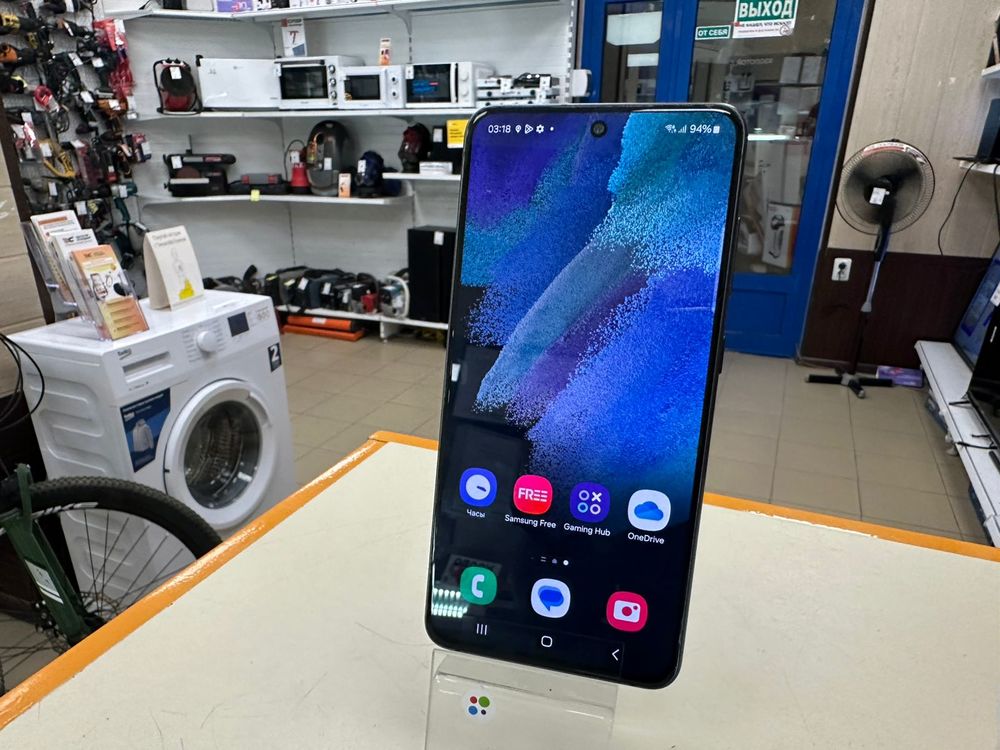 Смартфон Samsung Galaxy S21 FE 6/128
