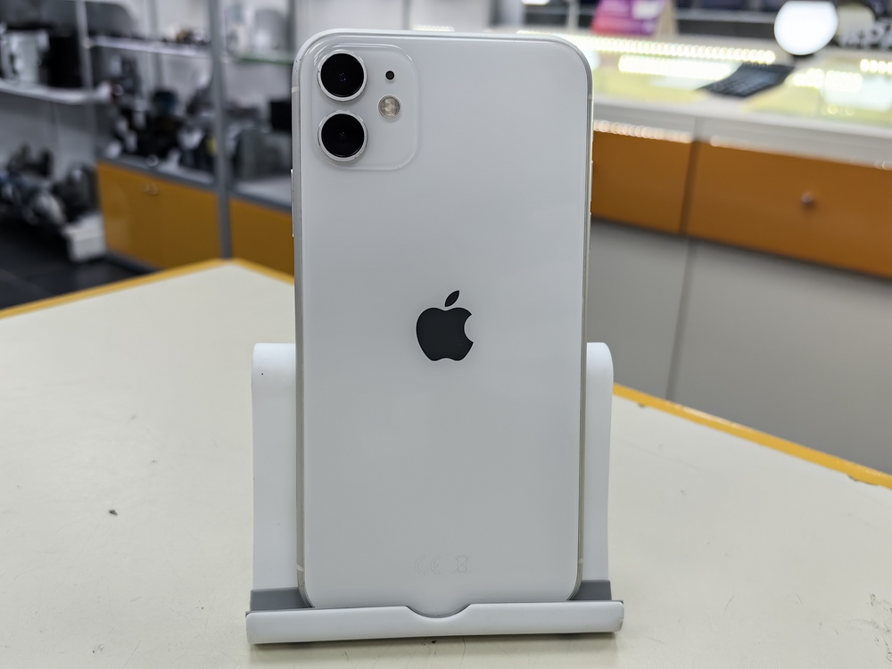 Смартфон Apple iPhone 11 64Gb