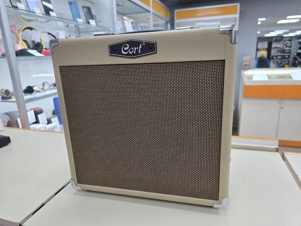 Комбоусилитель для гитар Cort CM15R