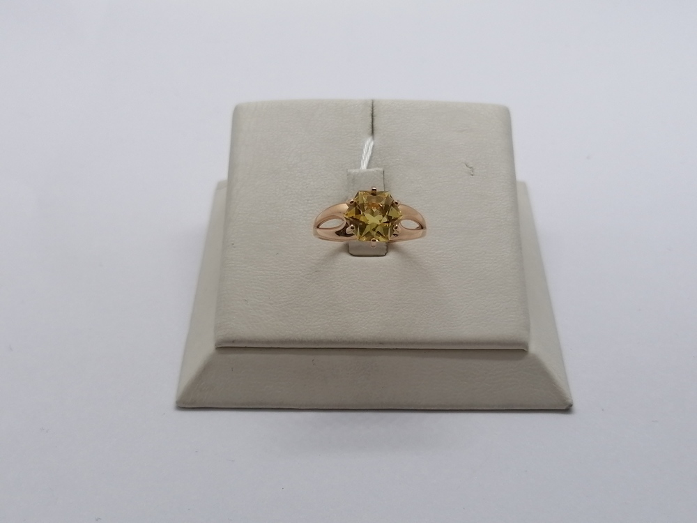 КОЛКМ585 КОЛЬЦО С КАМНЕМ (Au 585)