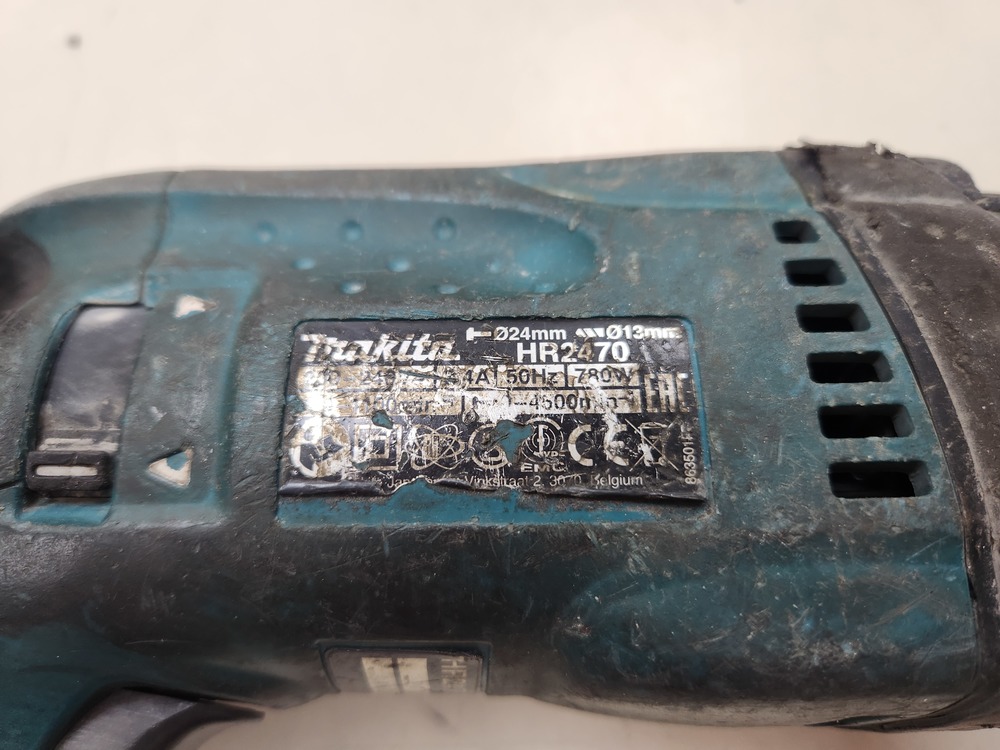 Перфоратор Makita HR2470