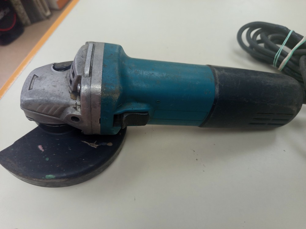 Угловая шлифмашина Makita 9558HN