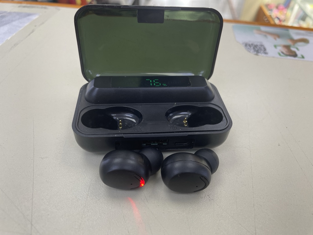 Наушники безпроводные AKG Y100