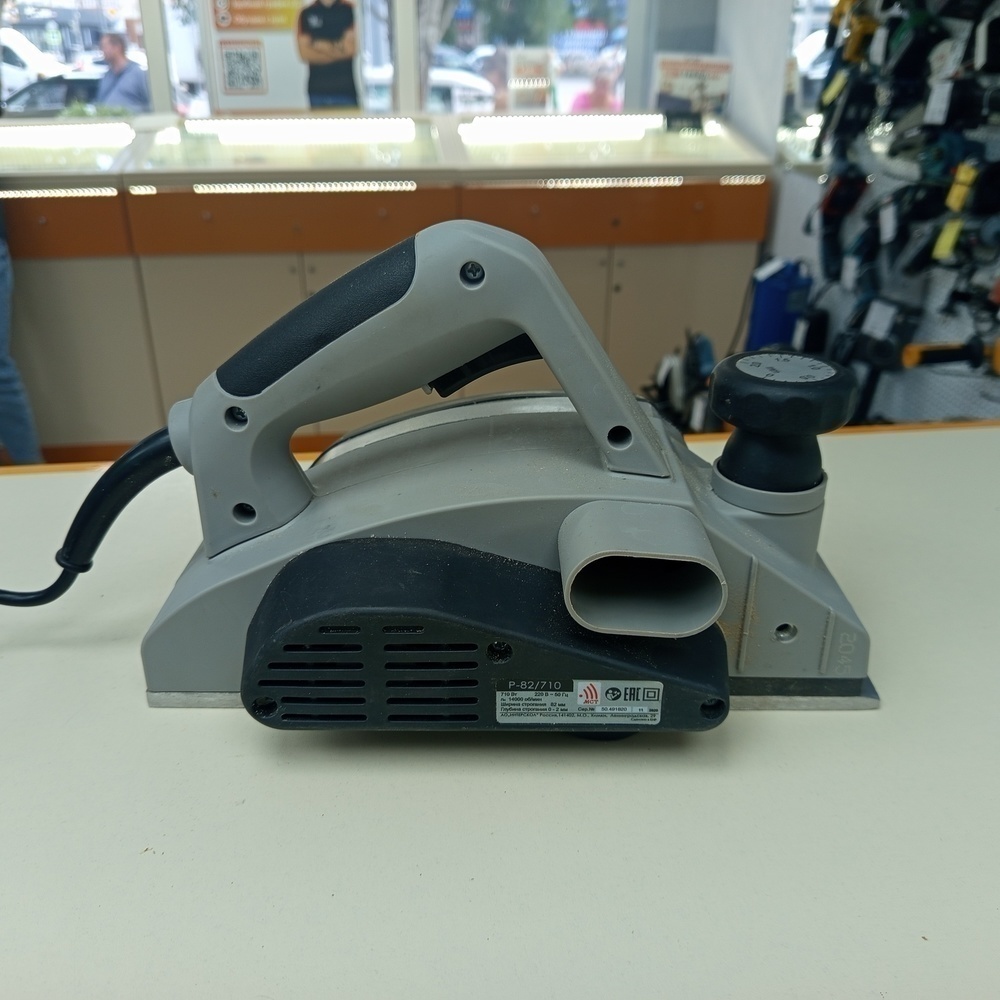 Электрорубанок Интерскол Р-82/710М