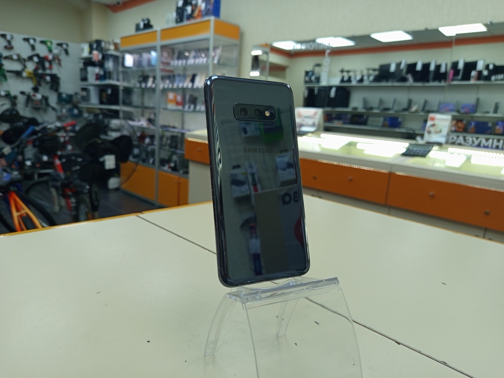 Смартфон Samsung Galaxy S10e 6/128