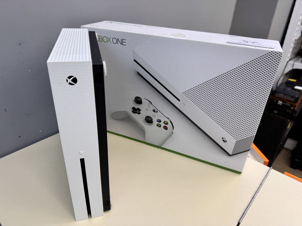 Игровая приставка Xbox One S 500Gb